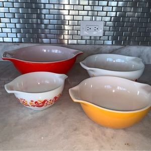 1970's Pyrex Friendship Cinderella Nesting Bowls - Complete Set of 4